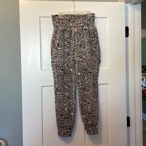 Athleta textured salutation jogger size small